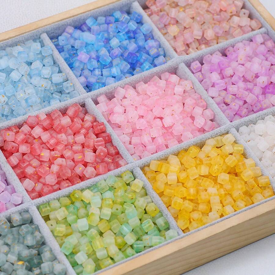 100颗彩色哑光亚克力方形珠子，DIY首饰制作材料，可用于制作项链、手链、耳环等。
