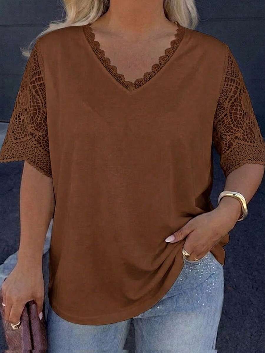 大尺碼女款V領短袖蕾絲拼接T恤，夏季休閒 - 焦糖色 - 查看 1