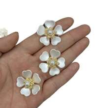 30pcs Faux Pearl Rhinestone Flower Design Charms, Faux Pearl Embellishments Brooch Flat Back Alloy Flower Rhinestone Buttons For Jewelry Making Clothes Bags Shoes Supplies Wedding DIY And Sew Craft Projects Valentines - 5-petal Flower White - View 1