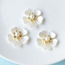 30pcs Faux Pearl Rhinestone Flower Design Charms, Faux Pearl Embellishments Brooch Flat Back Alloy Flower Rhinestone Buttons For Jewelry Making Clothes Bags Shoes Supplies Wedding DIY And Sew Craft Projects Valentines - 5-petal Flower White - View 3