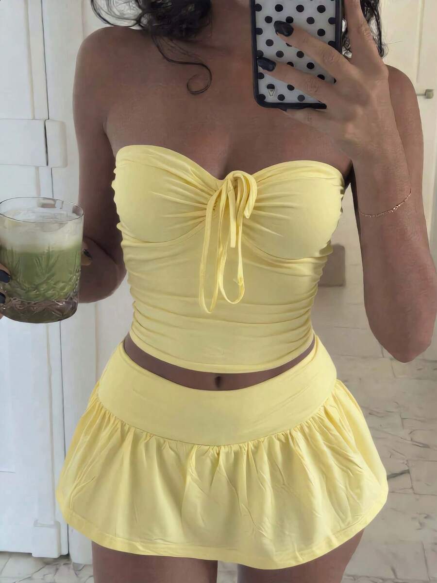 Top corto sin tirantes de color amarillo sexy con detalle de lazo con cordón, minifalda con volantes, conjunto de 2 piezas de vestir casual de verano elegante - Amarillo - Ver 1