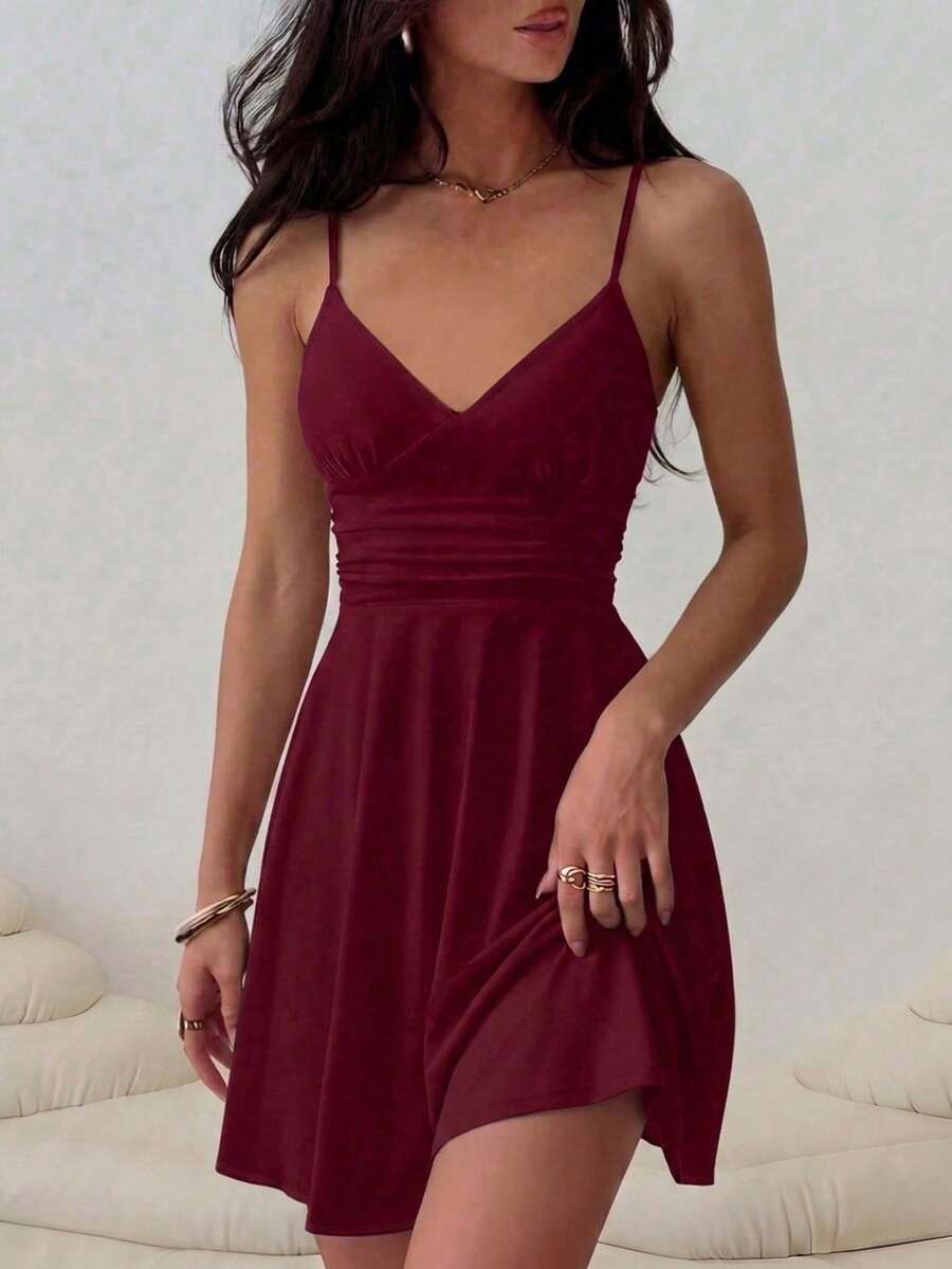 Vestido mini línea A con cintura fruncida, volantes en el bajo y tirantes ajustables, sexy, versátil para uso diario, elegante, nuevo lanzamiento primavera/verano, estilo vacaciones - Burdeos - Ver 1