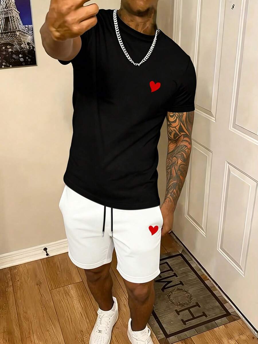 男士夏季時尚愛心圖案與字母印花運動短袖T恤與短褲2件套休閒日常套裝 - 黑與白 - 查看 1