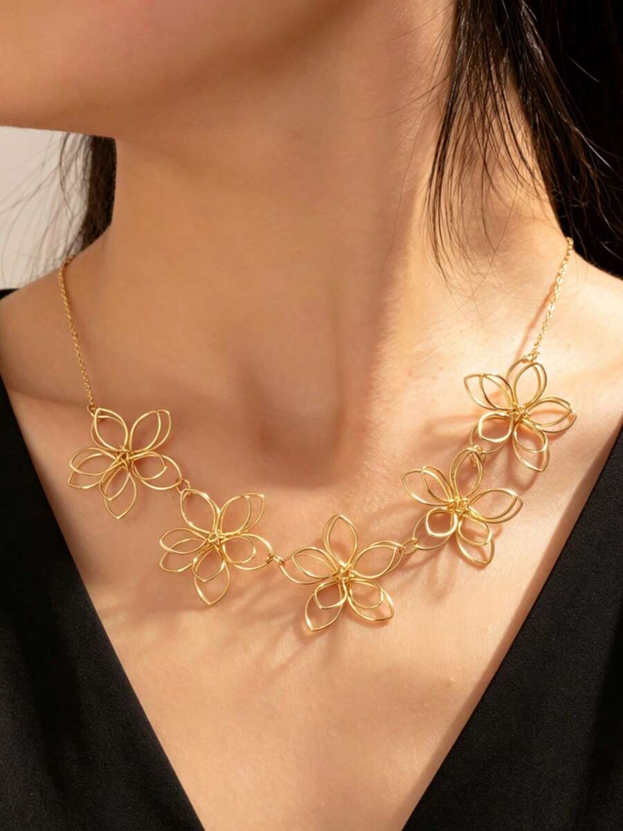 1pc Fashion Elegant Hollow 3D Flower Pendant Necklace For Women - Gold - View 1