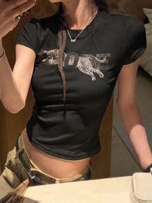女款修身短袖T恤，收腰設計，圓領，字母印花，短版長度，標準肩寬，休閒黑色夏季款 - 黑色 - 查看 4