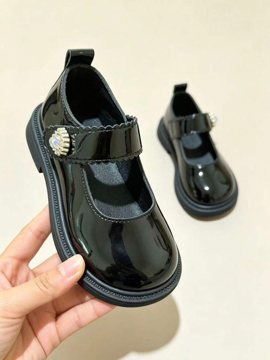 1 Pair Girls' Solid Black Academy Style Mary Jane Flat Shoes, Lightweight Non-Slip Campus Oxford Shoes, Back To School Black Shoes For Girls, Round Toe Flat Low-Top Hook And Loop Black School Shoes, Elegant Shoes For Girls, Classic Black Tone Suitable For Campus Outfits, Outdoor, Formal Wear, Daily Outings And More, Creating A Clean And Proper Academy Girl Look - Black - View 1