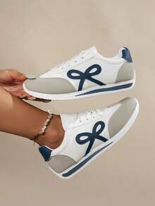 Sepatu Sneakers Kasual Serbaguna Wanita, Ujung Bulat, Model Rendah, Nyaman dan Datar, Gaya Retro Sporty, Kombinasi Warna, Tersedia dalam Warna Merah, Hijau, Kuning, Ukuran 35-43 Plus Size - Blue and White - View 4