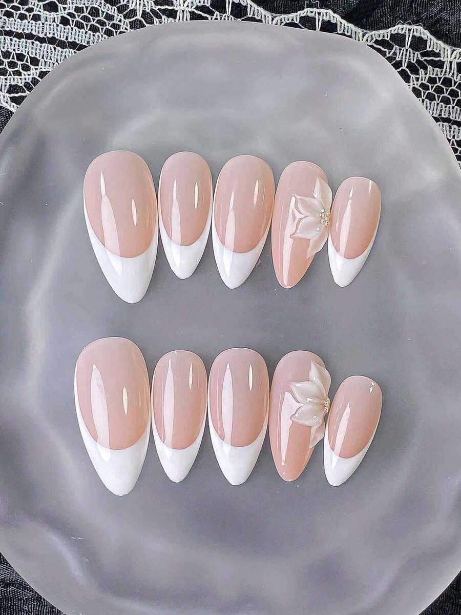 10 piezas de arte de uñas hecho a mano, blanco con bordes franceses, diseño de relieve 3D con flores blancas y cuentas plateadas. Adecuado para uso diario, salidas casuales y fiestas. Uñas artificiales removibles y reutilizables para mujeres. - Blanco - Ver 1
