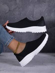 Women's Fashion Casual Shoes, Solid Color Minimalist Versatile, Unisex Men's Shoes, Mesh Breathable Slip-On Sneakers - Black - View 2