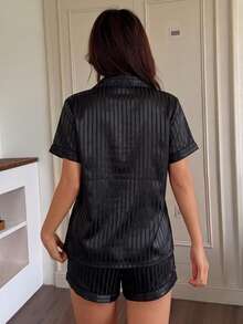 2件組女款緞面條紋短袖領口上衣與蝴蝶結短褲睡衣套裝 - 黑色 - 查看 2