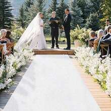 400/600/800cm Long Thickened Disposable White Wedding Carpet, Shiny Hallway Runner Carpet, Customizable, Suitable For Event Party Aisle, Wedding Ceremony Aisle, Stage Full Coverage Welcome Mat, Outdoor Commercial Carpet - White - View 1