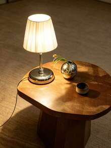 1 buah Lampu Meja Minimalis Premium Kreatif Retro Gaya Ins Modern Bertenaga USB untuk Dekorasi Kamar Tidur, Samping Tempat Tidur, dan Meja. - Perak - View 6