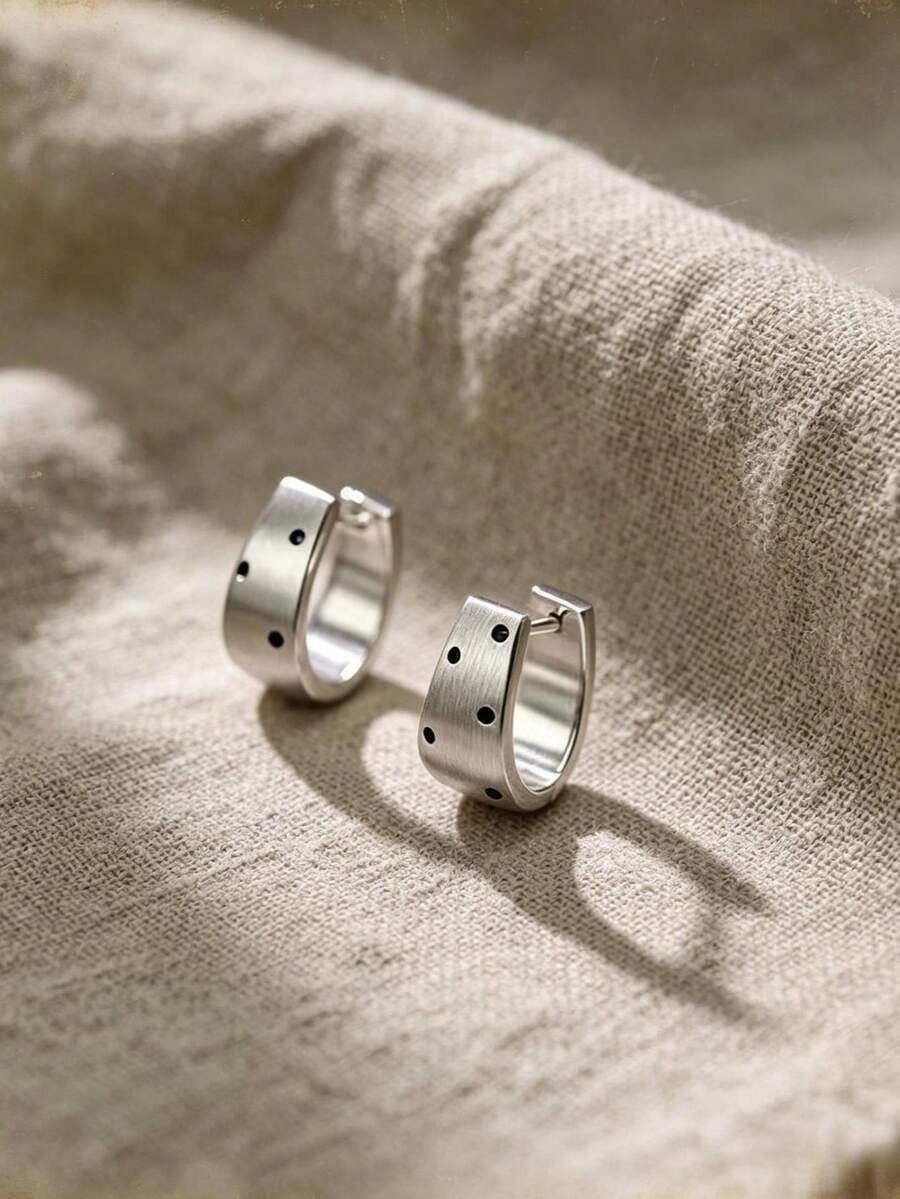 1 Pair U-Shaped Metal Brushed Polka Dot Ear Cuff Earrings, European And American Style, Personalized Fashion, Sweet Elegant Vintage Stud Earrings For Women And Girls, Travel Wedding Party Accessories, Birthday Christmas Gift 2026 - Silver - View 1