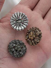4pcs/Pack Flower-Shaped Multi-Layer Rhinestone Studded Exquisite High-End Metal Buttons, Decorative Buttons For Winter Fur Coats, Sweaters, Blazers, Jackets, Bags, Gift Boxes, Bouquets, DIY Jewelry Sewing Accessories - Multicolor - View 9