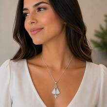 Colar Nossa Senhora Aparecida Folheado a Ouro com Zircônias Azuis e Pingente de Cruz Feminino - prata crucifixo - Visão 4