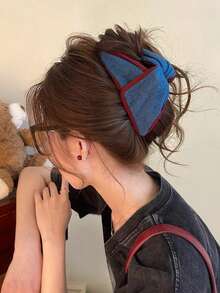 1pc Vintage Denim Contrast Red Edge Triangle Hair Claw, Fashionable Elegant Updo Minimalist Daily Hair Accessory - Denim Blue - View 2