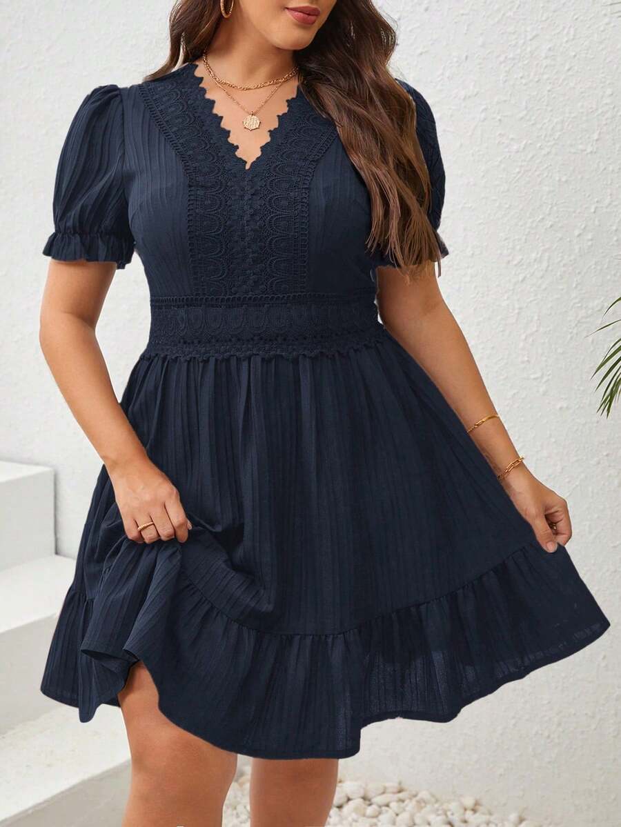 Vestido De Verano Plus Con Encaje De Guipur, Inserción De Encaje En El Dobladillo Con Volantes - Azul marino - Ver 1