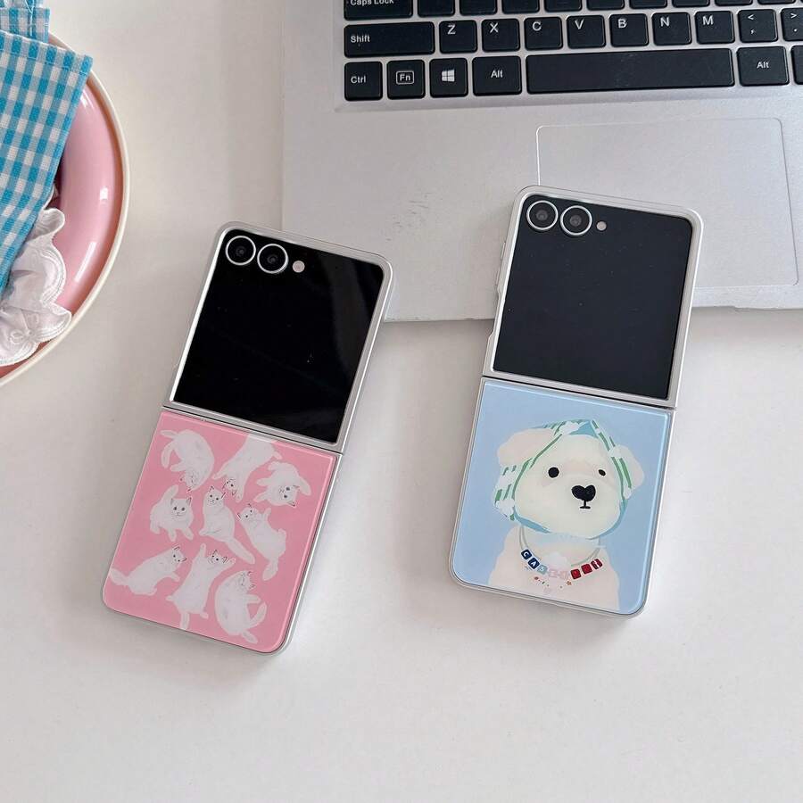 Casing Ponsel Ilustrasi Kucing & Anjing Lucu dengan Tepi Perak Berlapis Elektrolit, Kompatibel dengan Galaxy Z Flip3/Flip4/Flip5/Flip6/8, Layar Lipat, Perlindungan Anti Jatuh Menyeluruh - Biru - View 1