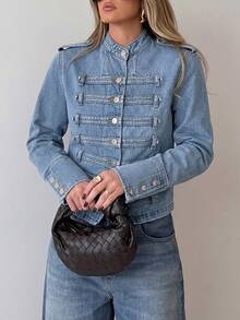 Nueva chaqueta corta de denim lavado con diseño de botones metálicos acanalados y tirantes para el hombro estilo High Street - Azul lavado medio - Ver 4