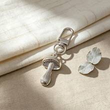 1pc Vintage Mushroom Keychain, Nostalgic Forest Style Mushroom Pendant, Natural Forest Style Bag Charm, Exquisite Gift For Outdoor Enthusiasts And Pastoral Style Lovers - Antique Silver - View 5