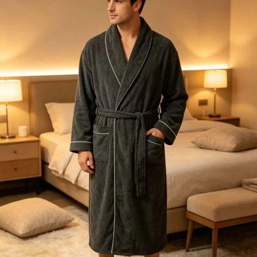 男士深灰色對比飾邊毛圈布浴袍,大翻領繫帶式長款,附側邊口袋,吸水性佳,飯店水療風,適合沐浴、旅行與居家日常穿著 - 彩色 - 查看 1