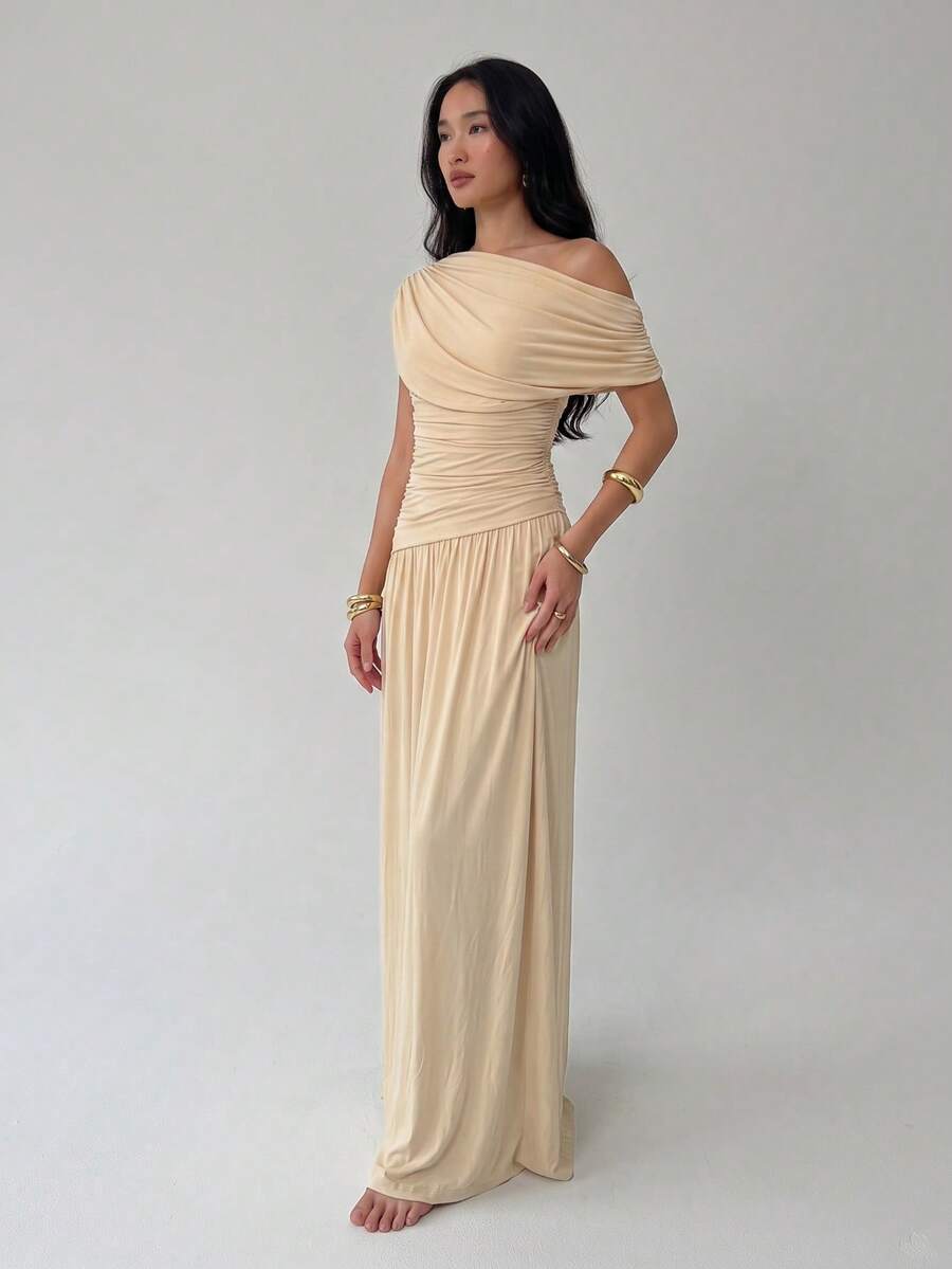 Vestido largo de unicolor con cuello asimétrico y cintura entallada elegante - Caqui - Ver 1