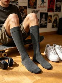 1 par de calcetines altos de color gris sólido para hombre, estilo empresarial minimalista, adecuado para el desplazamiento diario, deportes y uso en otoño/invierno - Gris Oscuro - Ver 3