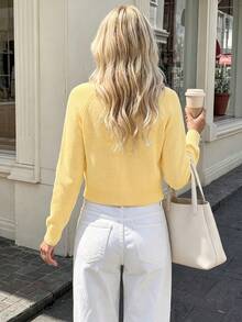 Women's Autumn Minimalist Solid Color Round Neck Knit Top, Raglan Sleeve Design Comfortable And Non-Restrictive, Short Cut Silhouette Neat And Flattering, Soft And Breathable, Suitable For Workplace And Daily Wear, Versatile And Timeless - Light Yellow - View 9