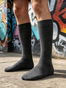 1 par de calcetines altos de color gris sólido para hombre, estilo empresarial minimalista, adecuado para el desplazamiento diario, deportes y uso en otoño/invierno - Gris Oscuro - Ver 2