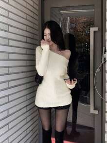 Korean Women's Off-Shoulder Collarbone-Exposing Loose Lazy Pullover Sweater - White - View 4