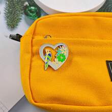 1 Peça Broche de Esmalte em Formato de Coração, Distintivo de Lapela com Papagaio Colorido e Padrão Floral Multicolorido Fresco, Broche de Esmalte para Jaquetas, Mochilas, Presente de Natureza e Jardim - Branco - Visão 5