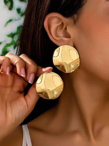1 Pair Exaggerated Geometric Asymmetrical Stud Earrings For Women, European And American Style - Gold Round Stud Earrings - View 1