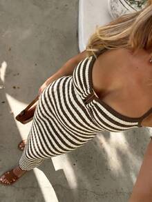Vestido midi de punto a rayas marrones con tirantes finos para mujer, escote amplio con decoración de anillo metálico, vestido largo de corte ajustado, adecuado para vacaciones de verano en la playa, resort y fiesta en la piscina - Café integral - Ver 3