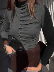 Atasan turtleneck lengan panjang pas badan dengan desain lipit, kancing depan, dan belahan di bagian bawah, cocok untuk dikenakan di musim gugur/musim dingin. - Grey - View 4