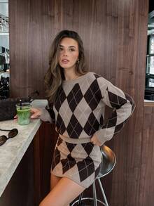 Sookaug Premium Vintage Brown Argyle Knit Set, Set 2 Potong Gaun Rajut Lengan Panjang Longgar Musim Gugur Terbaru, Set 2 Potong Sweater Rajut Argyle dan Rok Mini Musim Gugur Wanita, Set Kasual Lengan Panjang Pas Ramping, Sedikit Elastis, Cocok untuk Pemakaian Sehari-hari - MultiWarna - View 3