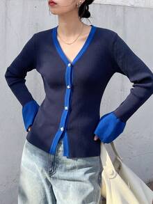女款羅紋針織V領開襟衫，對比飾邊，長袖前扣設計，適合秋冬穿著 - 藏蓝色 - 查看 2