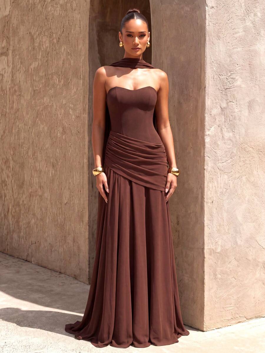 Đầm dạ hội UNITHORSE không dây vai, xếp ly, thắt eo, xẻ tà, chất liệu chiffon dệt kim phối nhiều mảnh. - Cà phê nâu - Xem 1