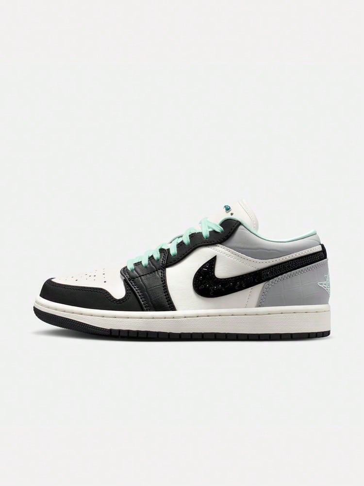 Women's WMNS AIR JORDAN 1 LOW Basketball Shoes Low-Top IX5001-101 - Black and White - View 1