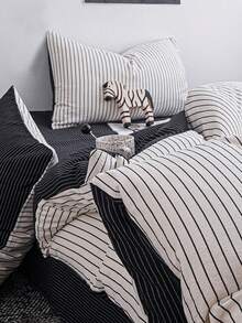 Minimalist Bedding Set (1*Duvet Cover+1*Bed Sheet+1/2*Pillowcase, No Filling) Black And White Line Pattern, Black And White Striped Print, 100% Polyester, Perfect For Home Bedroom Hotel Decoration, Suitable For All Seasons - Black and White - View 4