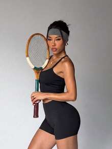 FWH #Fresh Quiet Luxury Minimalist Fitness Style# 大學清新運動風 U領細肩帶 Y背短版運動背心 + 高腰收腹提臀緊身單車褲 2件套，適合瑜珈、皮拉提斯、慢跑、校園、通勤、日常街頭健身穿搭，Y背細肩帶多場景校園健身套裝，女款運動背心短褲兩件套 - 黑色 - 查看 5