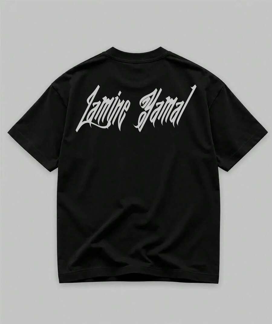 Camiseta Gráfica de | Camiseta de estilo urbano para fanáticos del fútbol | Camiseta de fútbol unisex de talla grande | Camiseta con Gráfico Minimalista de Fútbol | Rega - Negro - Ver 1