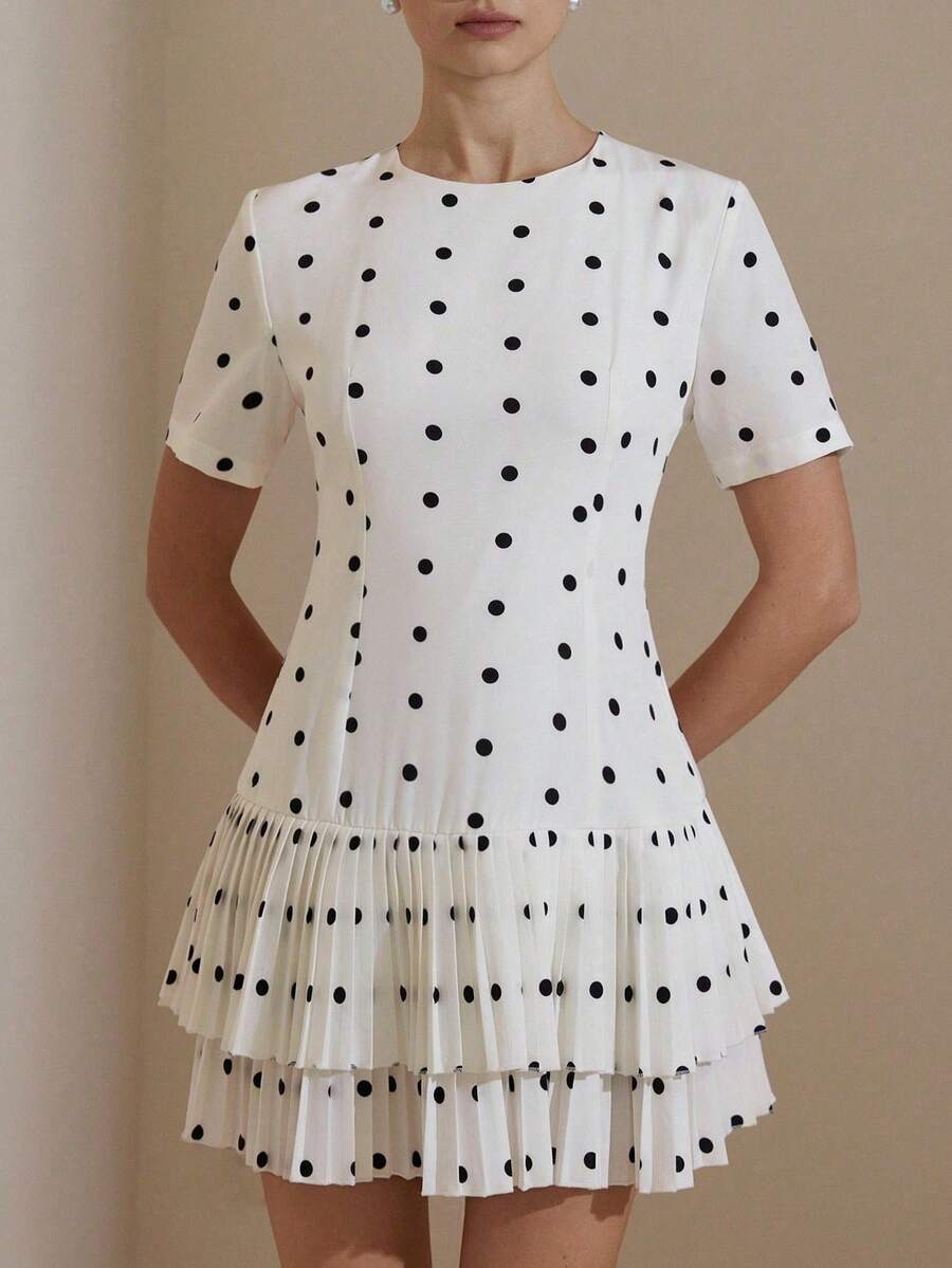 BELROSIE Vestido casual versátil para mujer con cuello redondo, cintura ceñida, manga corta, estampado de lunares en blanco y negro, bajo con volantes en capas y silueta versátil - Blanco y Negro 3 - Ver 1