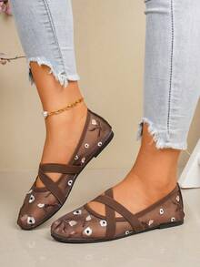 新款女式時尚優雅對比網布刺繡花卉設計一腳蹬圓頭交叉鬆緊帶平底棕色鞋，舒適且穩定 - 棕色 - 查看 9