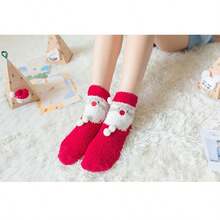 Juego de caja de regalo de calcetines de invierno de felpa de coral con diseño de Papá Noel de dibujos animados, calcetines de vacaciones suaves, cálidos y cómodos, calcetines de regalo para el hogar, múltiples tamaños adecuados para toda la familia - Multicolor - Ver 3