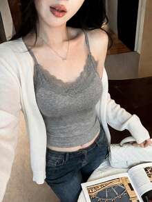 女款極簡性感風蕾絲V領細肩帶上衣，春夏款，側乳包覆加墊杯，鏤空設計，內層打底休閒上衣 - 灰色 - 查看 1
