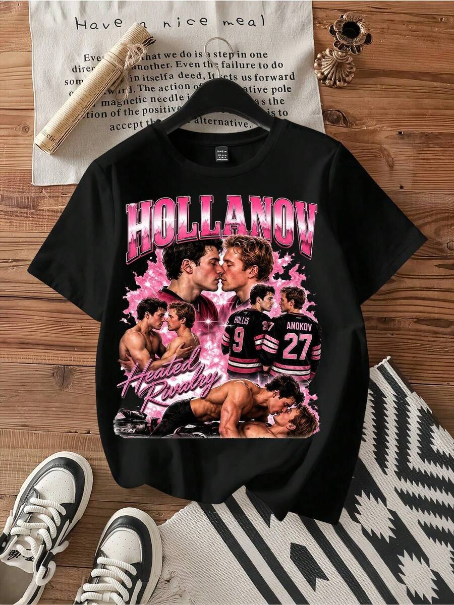 Hollis Anokov Heated Rivalry Hockey Love Retro Graphic Tee. - 黑色 - 查看 1