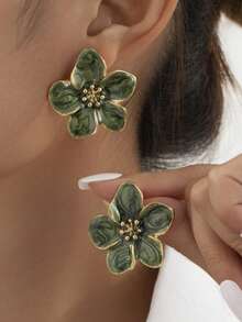 1 Pair Of Fashionable Personalities Exquisite And Elegant Earrings Suitable For Women's Daily Commuting ﻿ - Green - View 3
