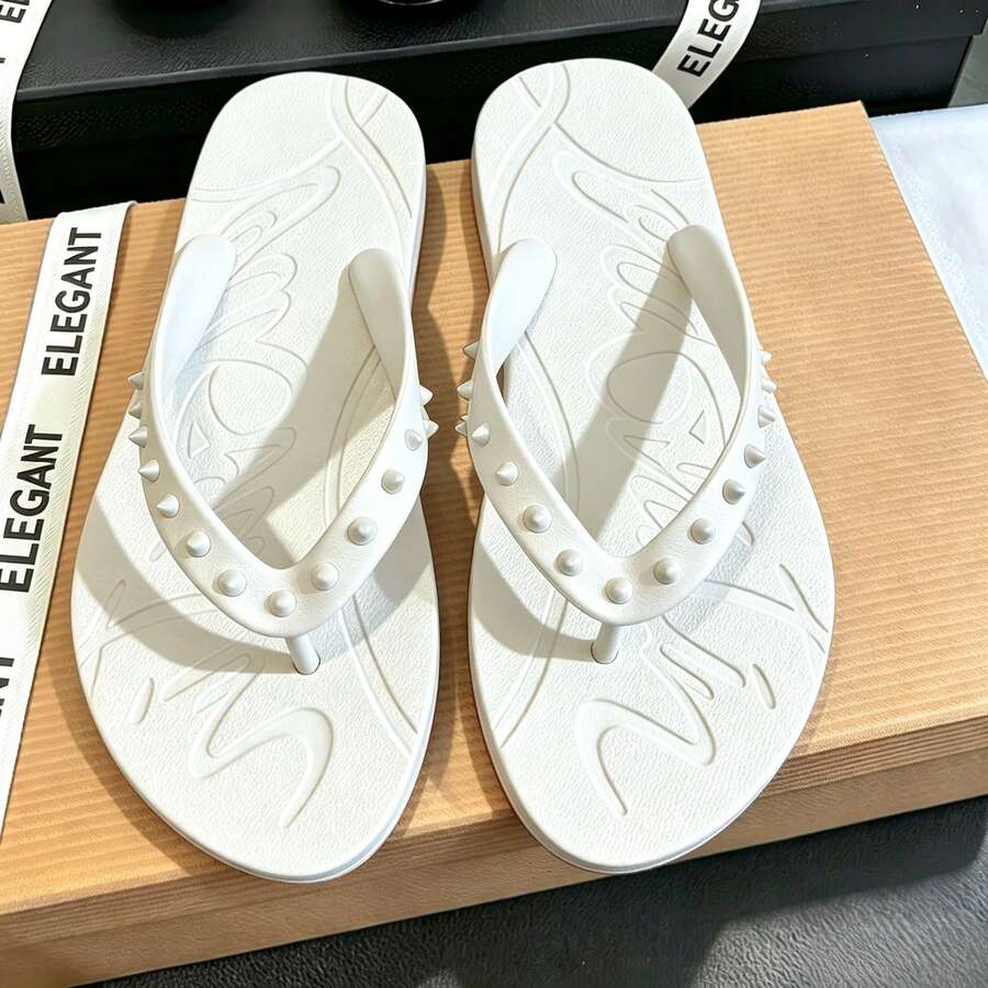 CL"Classic Retro 3D Riveted Red-Bottom Flip-Flops, Couple Beach Flat Toe Sandals, Casual Slip-Resistant Comfortable Flip-Flops - 白色半釘 - 查看 1