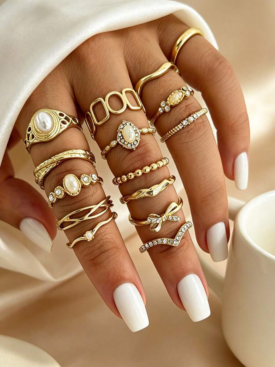 15 piezas de anillos vintage de perlas falsas y cristales, anillos apilables de banda lisa con diseños geométricos cuadrados, lazos y ondas en color dorado, joyería de mano para mujeres - Dorado - Ver 1