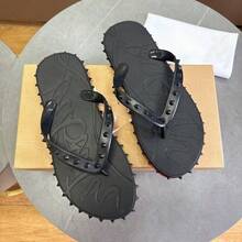 CL"Classic Retro 3D Riveted Red-Bottom Flip-Flops, Couple Beach Flat Toe Sandals, Casual Slip-Resistant Comfortable Flip-Flops - 黑色 - 查看 2